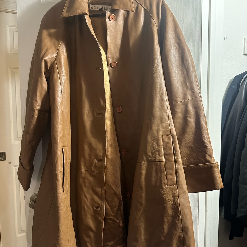 Classic Brown Trench Coat with Full-Length Sleeves
